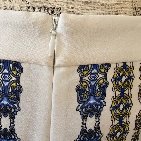 Laundry by Shelli Segal  White and Blue Baroque Damask Print Skirt Size 8