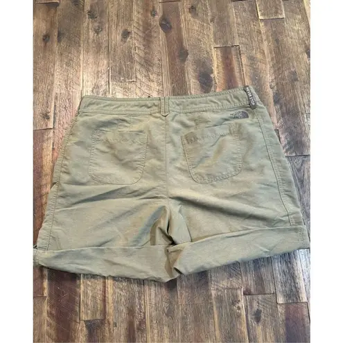 The North Face  womens green outdoor hiking shorts size 6 green