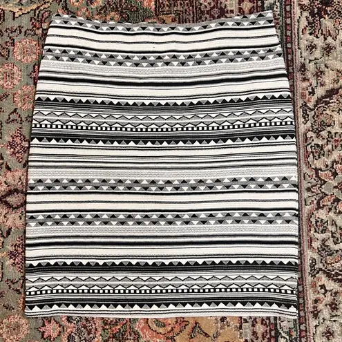 J.Jill NWT   White Print Stretch Knit Pull On Aztec Skirt