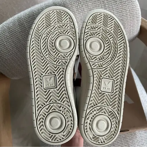 VEJA Madewell + Vegan Leather Urca Sneakers in White Marsala