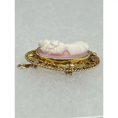 Victorian cameo brooch 10K gold left facing