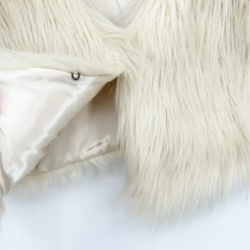 H&M  Divided Womens Y2K Mob Wife Chic Layer Cozy Soft Faux Fur Vest Size 12 Cream - Image 2