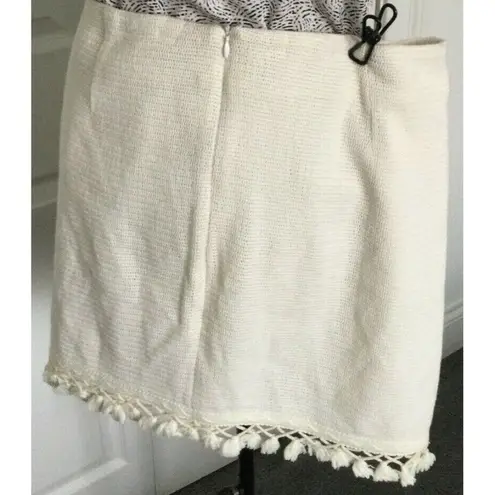 Moon River Ivory Knitted Mini Skirt With Tassel Trim Sz (L)