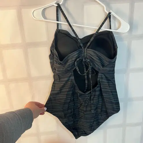 Kona Sol Multicolor Cutout Back Built-In Bra Stretch One Piece Swim Suit Medium