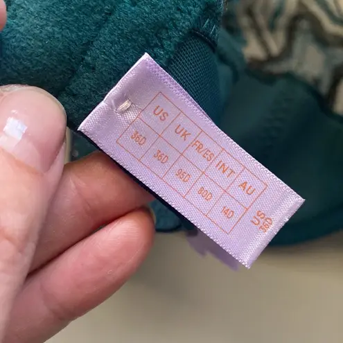 Savagexfenty NWT Savage x Fenty ‘Shining Star’ embroidered plunge bra, size 36D