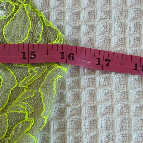 Wet Seal Vintage  Y2K bold neon yellow lace dress heart shape back cutout size L - Image 7