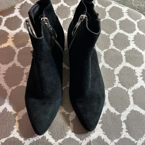 Dolce Vita Black Ankle Boots with Sleek Design Size 6.5