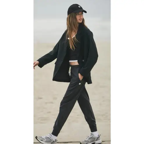 Vuori  Performance Jogger DreamKnit™ Joggers Women's Sz. XL