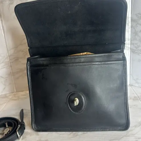 Coach Vtg  Willis Handbag Black Leather Crossbody Turnlock Closure 9927 old money