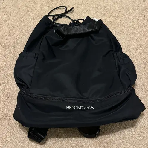 Beyond Yoga NEW  Backpack Black Convertible Athletic Yoga Gym Bag NWT