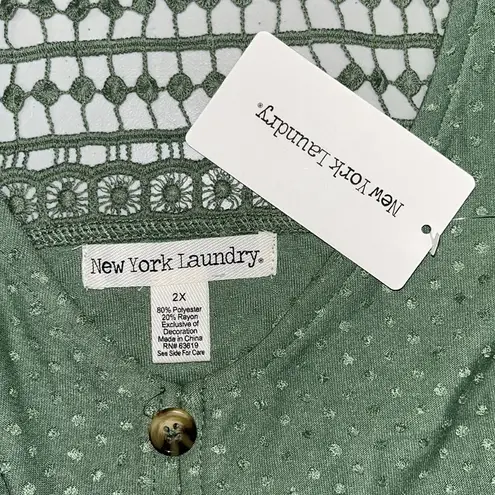 New York Laundry NWT 2X Green Swiss Dot Crochet Lace Tie Hem Faux Button Top