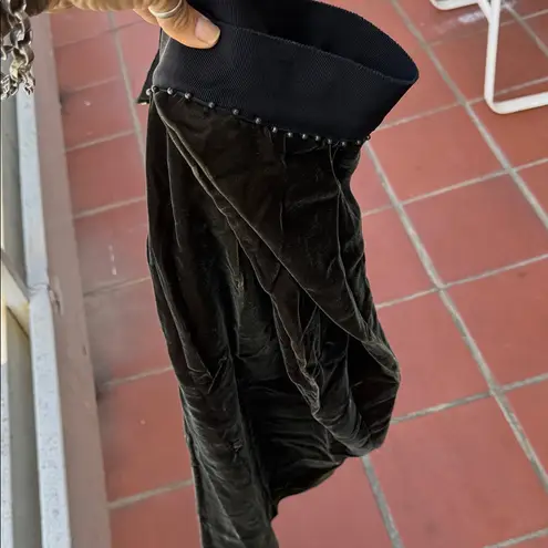 Gianfranco Ferré was live green with brown undertones velvet is Size 10/12