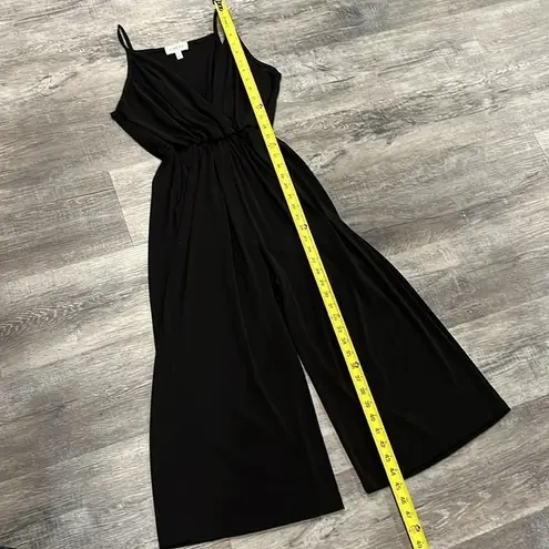 GILLI NWOT black wide leg v neck spaghetti strap light weight jumpsuit