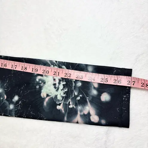 Calia Carrie Underwood Essential Printed
Leggings Floral Glow Size M Black Size M