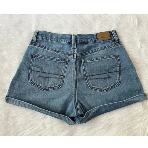American Eagle  Light Wash High Rise Pleated Cuffed Mom Shorts Size 4 - Image 4