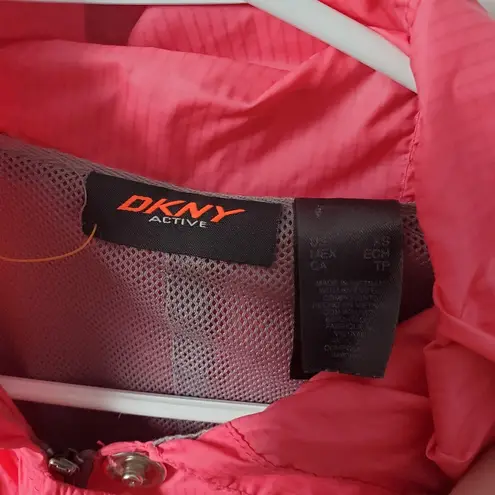 DKNY Knee length windbreaker-rain coat longer style hits just before knee siz…