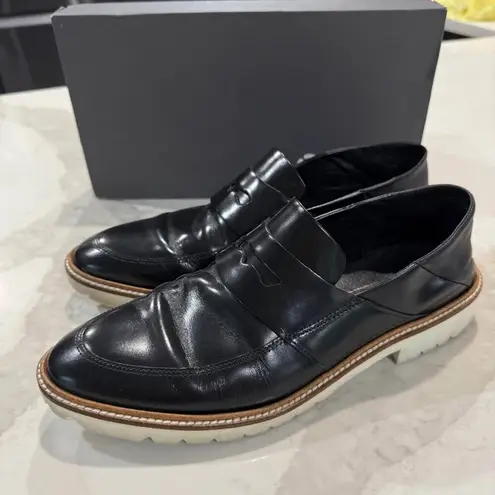 Ecco Incise Tailored Leather SlipOn Loafer Womens Size 8 Black Minimalist Preppy