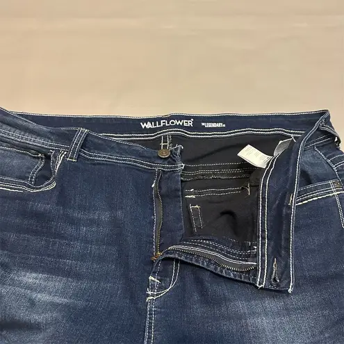 Wallflower Women's High Rise Flare Leg Jeans Dark Blue Size 24 Short