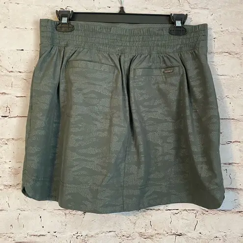 Orvis Travel Skort Skirt Shorts Camo Olive Green Comfort Womens Size Small