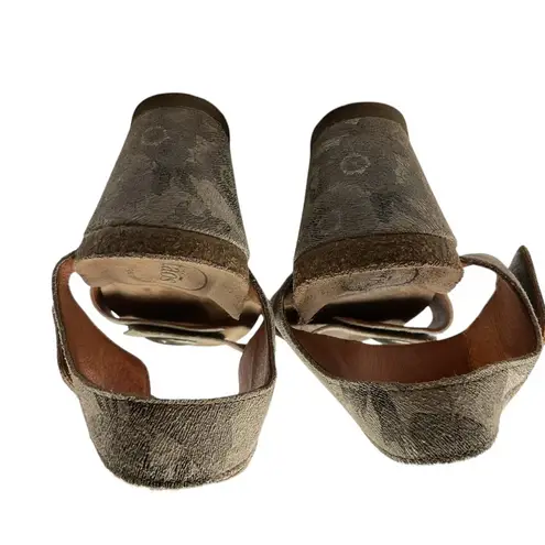 Taos Carousel 2 Floral Print Wedge Sandals Comfort Adjustable Straps Size 9