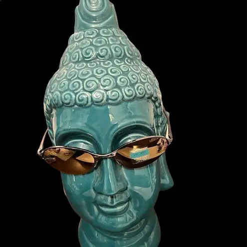 NWOT mirrored oval sunnies with UV 400 springâtemplesâandâcushionedâstems