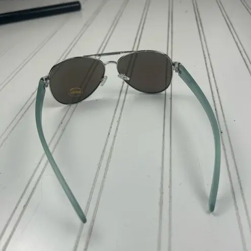 Marietta Womenโs Silver Aviator Sunglasses with Blue Mirrored Lenses & Mint Arms