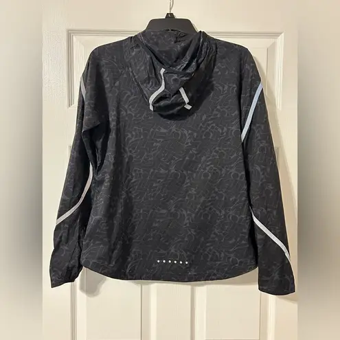 Nike  Shield Impossibly Light Women's Running Jacket