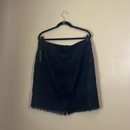 Larry Levine Stretch Black Layered Lace Skirt with Back Slit Sz 16 Office Work