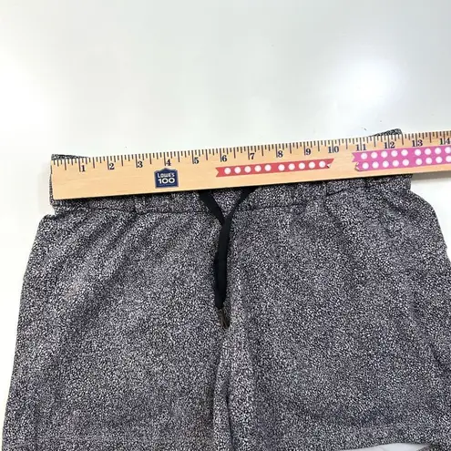 Lululemon  On the Fly Shorts Sea Spray Alpine White Dark Chrome Size 4