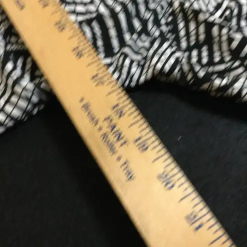 Petite Sophisticate BlackWhite Print VNeck Ruched Blouse Top 3/4 Sleeve Womens M