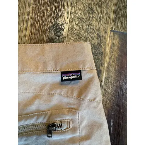 Patagonia  women’s outdoor shorts size 6 tan lightweight chino