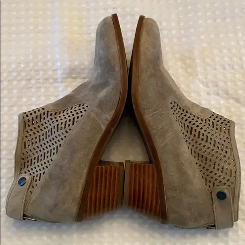 via spiga 💝HP!💝 NWOT! CHRISSY Bootie Gray Suede