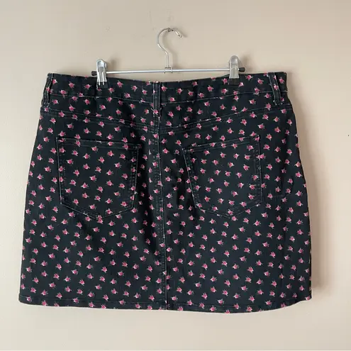 Forever 21  + | Black Floral Print Denim Mini Skirt Sz 2X