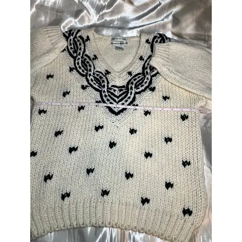 Currants Knitted by hand knit sweater women’s size Small white blue preppy VTG