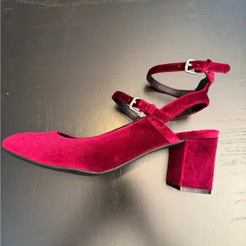 Indigo rd. Velvet Mary Jane Red Block Heel Sandals woman’s sz 8.5 retro vintage