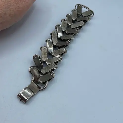Vintage big link silver colored chain bracelet.