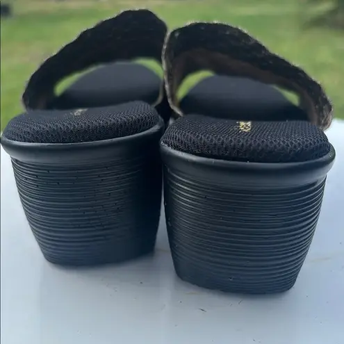 Elegant Black and Gold Platform Shoes with Stylish Design Size 8.5