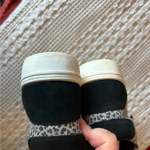 Blondo Waterproof Leather Sneakers. Size 8.