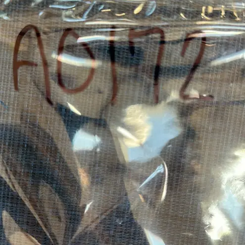 Bucket List Babydoll Blouse V Neck Front and Back Empire Waist Balloon Sleeves Tan Size M