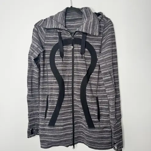 Lululemon  In Stride jacket in a black and grey striped/heathered pattern size 6 - Image 2
