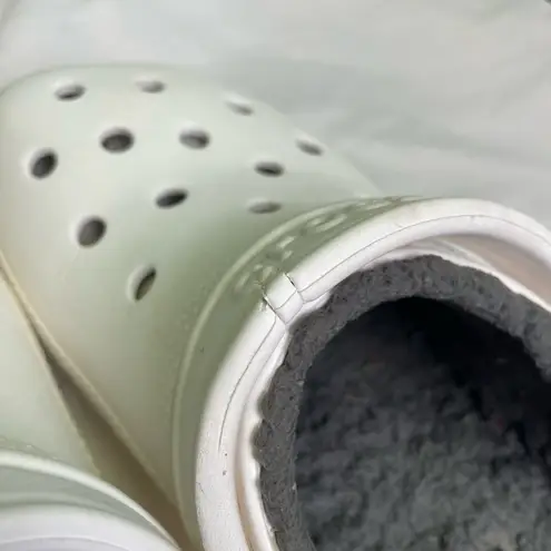 Crocs  Unisex Classic Faux Fur Lined Clogs Shoes White Men’s 6; Womens 8 Slip On - Image 8