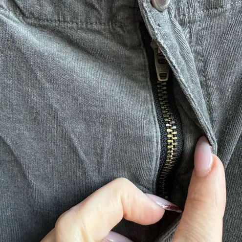 Vince  Corduroy Gray Green Cargo Military Ankle Crop Pants Size 6 Small Travel