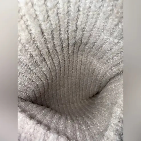 Weekend Los Angela’s Cozy Women's Cream Pocket Knit Sweater Large