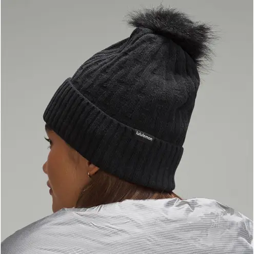 Lululemon NWT  Women’s Cable Knit Pom Beanie Black