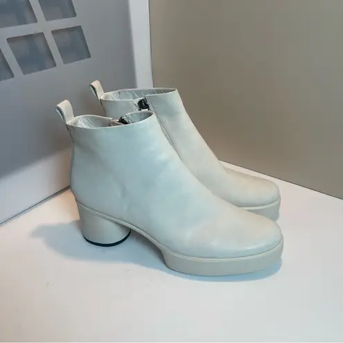 Ecco Shape Sculpted Motion 35 Women’s Sz 8.5 Cream Leather Platform Ankle Boots