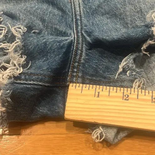 Abercrombie & Fitch  The mom high rises Jean shorts size 32/14 .