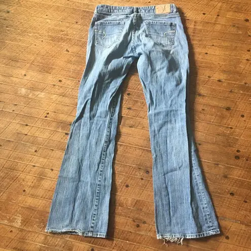 American Eagle light wash distressed size 4 hipster jeans Blue