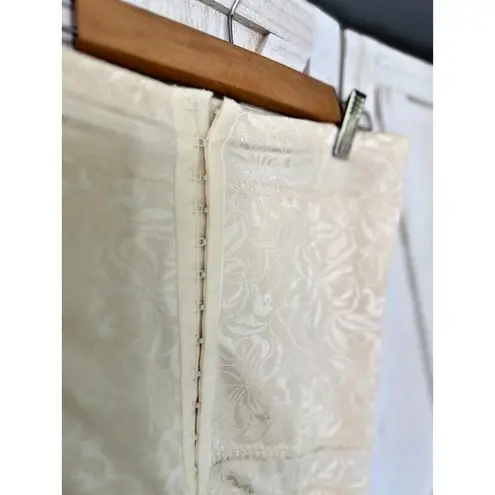 Maidenform Cream Ivory Corset Size L Large Waist Cincher Nipper Shaper Boning