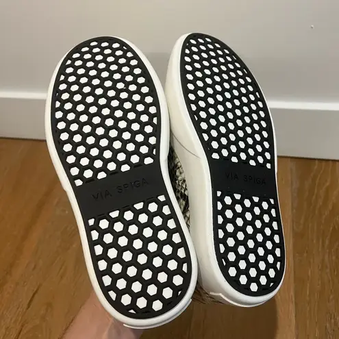 Via Spiga Yvonne snake skin sneaker NIB W/dust bag Black Size 5