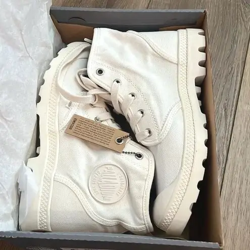 Palladium Women's Pampa Hi Canvas Boots White 7 High Top Minimalist Streetwear